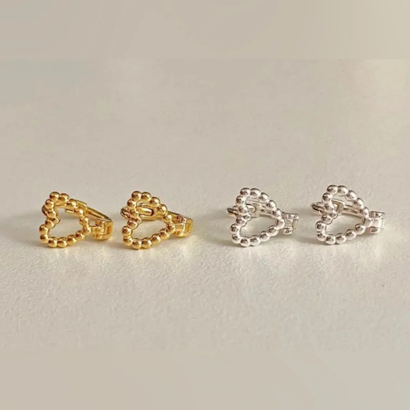 925 Sterling Silver Solid Heart Earrings - Picture 4 of 9